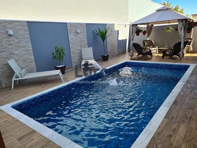 Casa com 300m² 3 quartos e 5 banheiros, à venda, no bairro Pinheiro em Valinhos