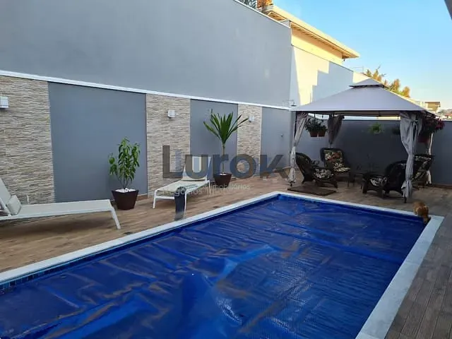 Casa com 300m² 3 quartos e 5 banheiros, à venda, no bairro Pinheiro em Valinhos