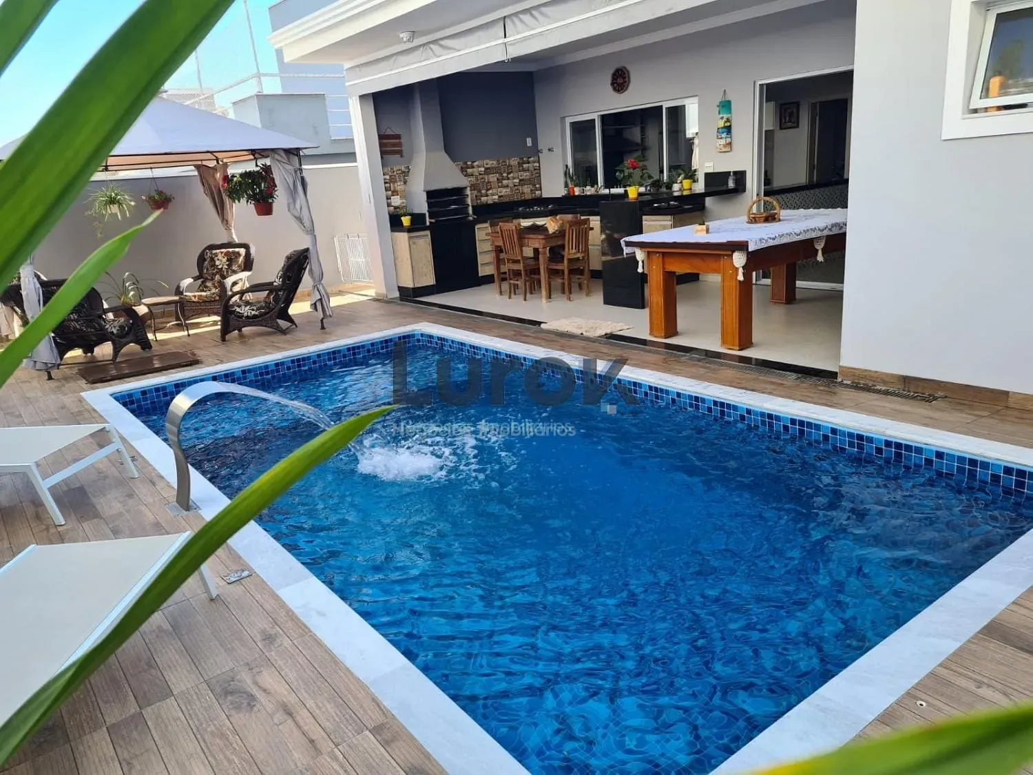 Casa, 3 quartos, 248 m² - Foto 1
