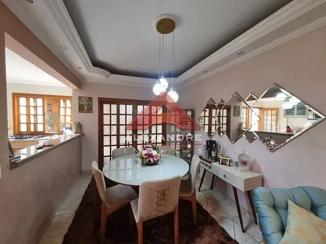 Casa com 160m² 3 quartos e 2 banheiros, à venda, no bairro Vila Industrial em São José dos Campos