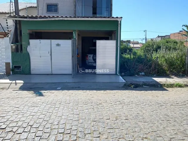 Casa com 230m² 3 quartos e 3 banheiros, à venda, no bairro Parque Jóquei Club em Campos dos Goytacazes