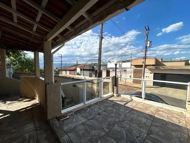 Casa 3 quartos e 2 banheiros, à venda, no bairro Residencial Santa Bárbara em Guaratinguetá