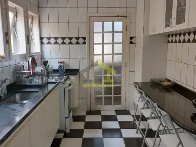 Casa com 600m² 3 quartos e 4 banheiros, à venda, no bairro Jardim do Golf I em Jandira