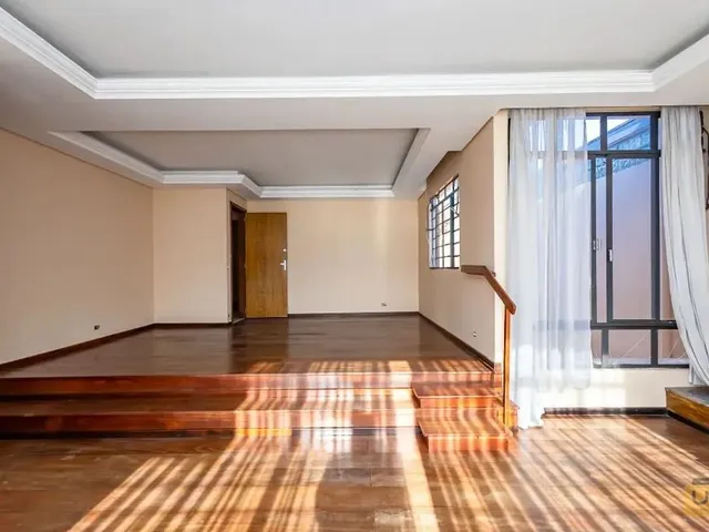 Casa com 450m², à venda ou para alugar, no bairro Vista Alegre em Curitiba