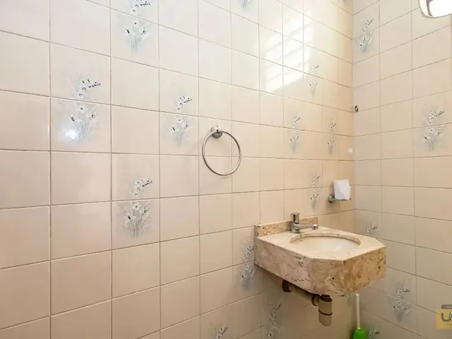 Casa com 450m², à venda ou para alugar, no bairro Vista Alegre em Curitiba