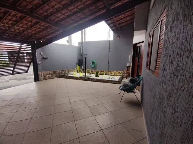 Casa com 188m² 2 quartos e 1 banheiro, à venda, no bairro Piracangaguá (Jardim dos Pássaros) em Taubaté