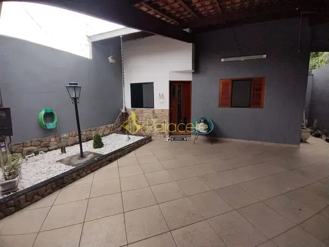 Casa com 188m² 2 quartos e 1 banheiro, à venda, no bairro Piracangaguá (Jardim dos Pássaros) em Taubaté