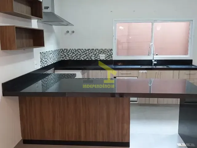 Casa com 600m² 4 quartos e 6 banheiros, à venda, no bairro Jardim do Golf I em Jandira