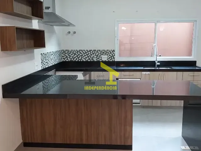 Casa com 600m² 4 quartos e 6 banheiros, à venda, no bairro Jardim do Golf I em Jandira