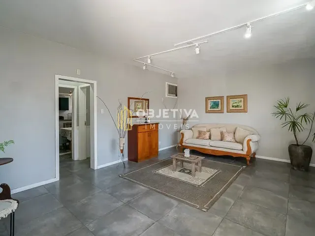 Casa 3 quartos e 4 banheiros, para alugar, no bairro Três Figueiras em Porto Alegre