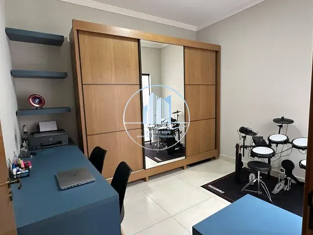 Casa com 109m² 2 quartos e 2 banheiros, à venda, no bairro Parque Real em Pouso Alegre