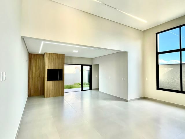Casa com 160m² 3 quartos e 2 banheiros, à venda, no bairro Uvaranas em Ponta Grossa