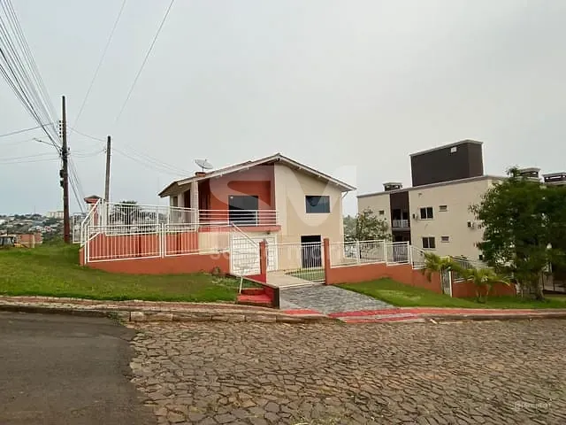 Casa com 459m² 4 quartos e 2 banheiros, à venda, no bairro Esplanada em Chapecó