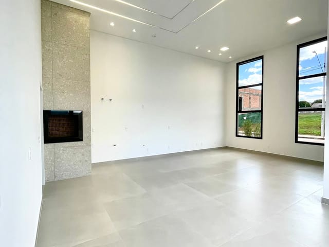 Casa com 140m² 3 quartos e 3 banheiros, à venda, no bairro Uvaranas em Ponta Grossa