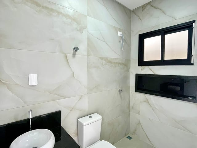 Casa com 140m² 3 quartos e 3 banheiros, à venda, no bairro Uvaranas em Ponta Grossa