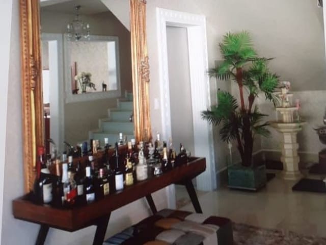 Casa com 450m² 4 quartos e 5 banheiros, para alugar, no bairro Residencial das Estrelas em Barueri