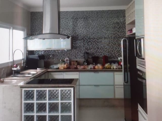 Casa com 450m² 4 quartos e 5 banheiros, para alugar, no bairro Residencial das Estrelas em Barueri