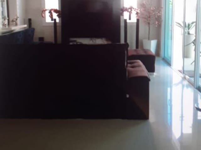 Casa com 450m² 4 quartos e 5 banheiros, para alugar, no bairro Residencial das Estrelas em Barueri