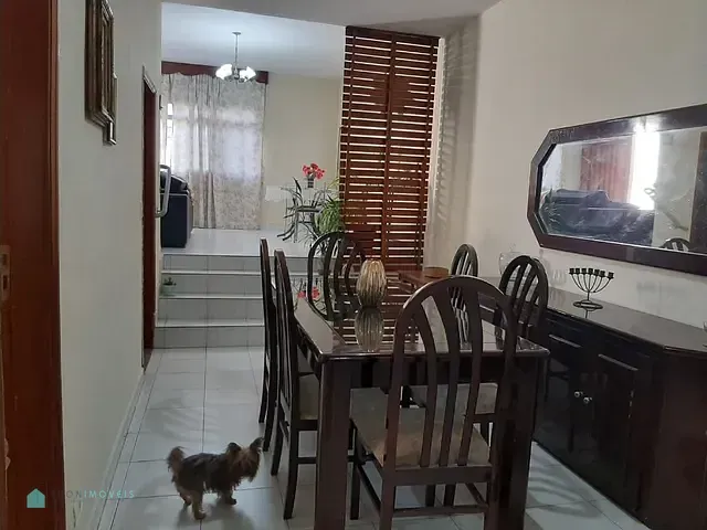 Casa com 300m² 6 quartos e 3 banheiros, à venda, no bairro Vila Pereira Cerca em São Paulo