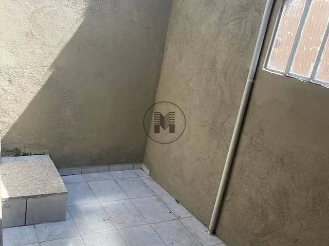 Casa 2 quartos e 1 banheiro, para alugar, no bairro Vila Alves em Guaratinguetá