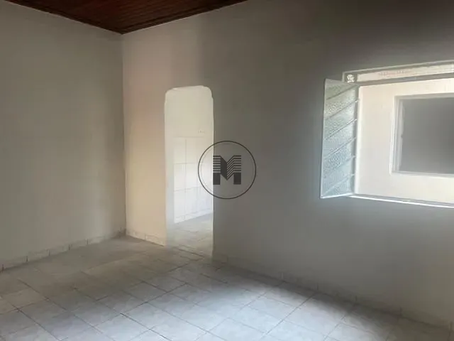 Casa 2 quartos e 1 banheiro, para alugar, no bairro Vila Alves em Guaratinguetá