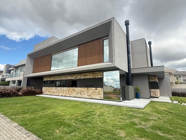 Casa com 421m² 4 quartos e 6 banheiros, à venda, no bairro Jardim Carvalho em Ponta Grossa