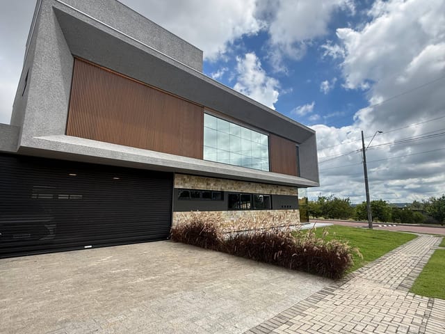 Casa com 421m² 4 quartos e 6 banheiros, à venda, no bairro Jardim Carvalho em Ponta Grossa