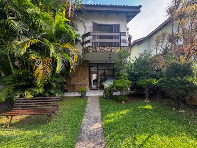 Casa com 500m² 4 quartos e 7 banheiros, à venda, no bairro Centro em Bertioga
