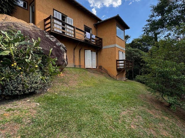 Casa 5 quartos e 1 banheiro, à venda, no bairro Samambaia em Petrópolis