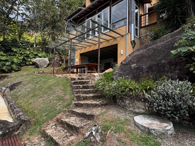 Casa 5 quartos e 1 banheiro, à venda, no bairro Samambaia em Petrópolis