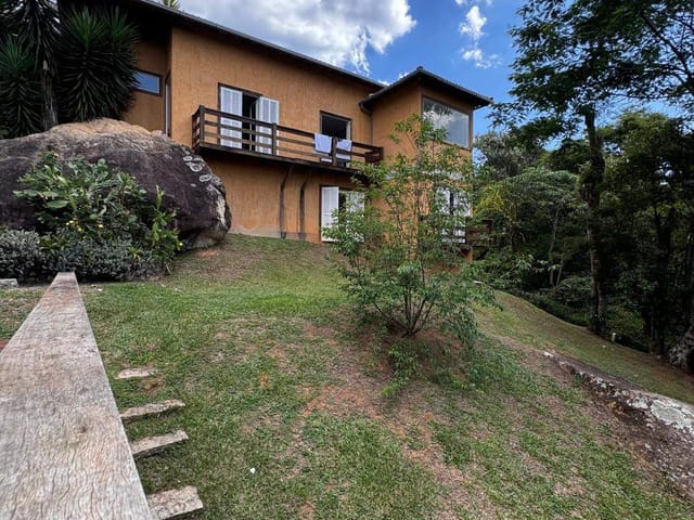 Casa 5 quartos e 1 banheiro, à venda, no bairro Samambaia em Petrópolis