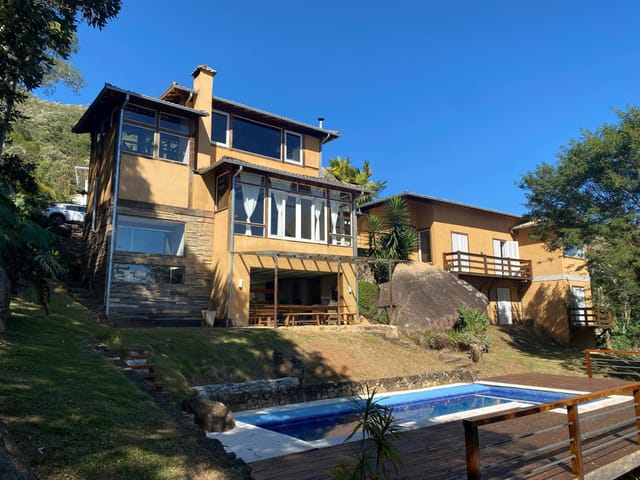 Casa 5 quartos e 1 banheiro, à venda, no bairro Samambaia em Petrópolis