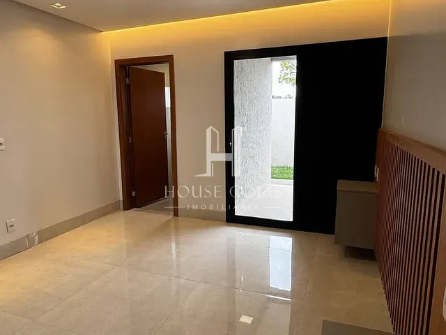 Casa com 1000m² 4 quartos e 6 banheiros, à venda, no bairro Estância Vargem Bonita em Senador Canedo