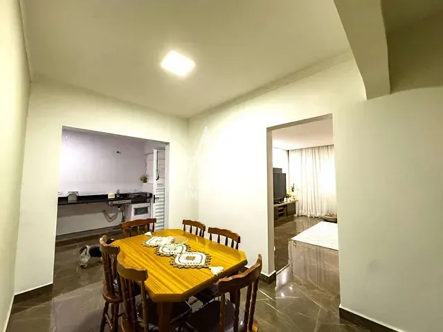 Casa com 300m² 4 quartos e 2 banheiros, à venda, no bairro Jardim Independência em Taubaté