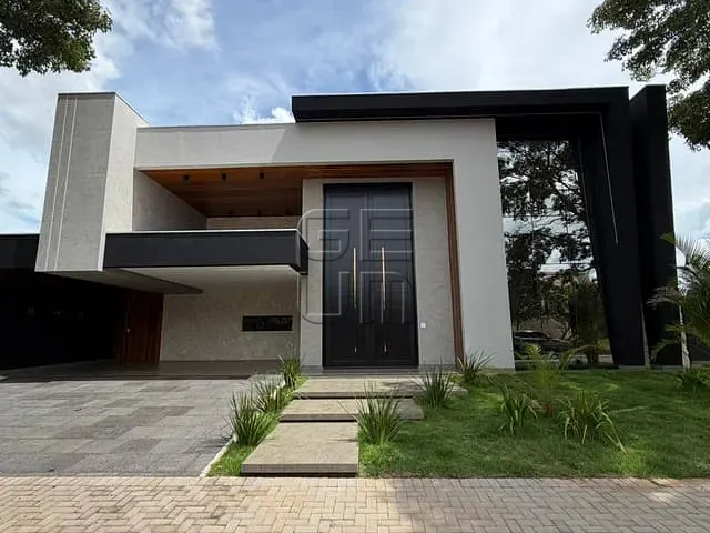 Casa com 700m² 4 quartos e 5 banheiros, à venda, no bairro Jardim Tarobá em Cambé