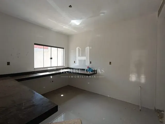 Casa com 180m² 2 quartos e 2 banheiros, à venda, no bairro Setor Comendador Walmor em Aparecida de Goiânia