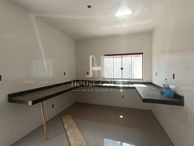 Casa com 180m² 2 quartos e 2 banheiros, à venda, no bairro Setor Comendador Walmor em Aparecida de Goiânia