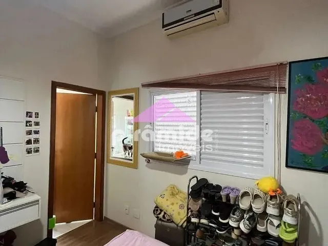 Casa com 430m² 3 quartos e 5 banheiros, à venda ou para alugar, no bairro Loteamento Villa Branca em Jacareí