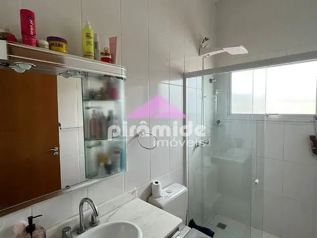 Casa com 430m² 3 quartos e 5 banheiros, à venda ou para alugar, no bairro Loteamento Villa Branca em Jacareí