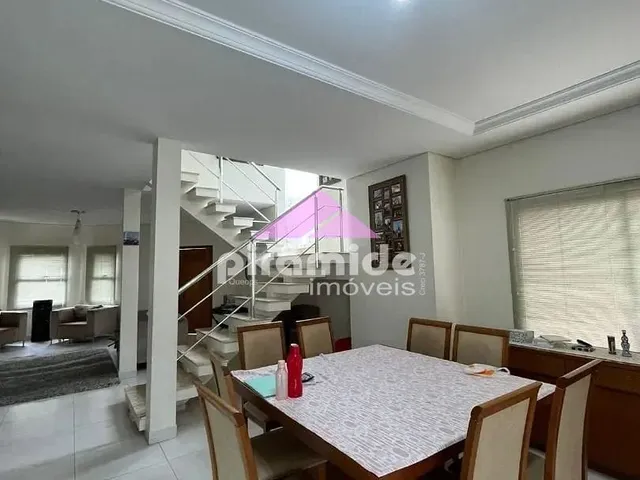 Casa com 430m² 3 quartos e 5 banheiros, à venda ou para alugar, no bairro Loteamento Villa Branca em Jacareí