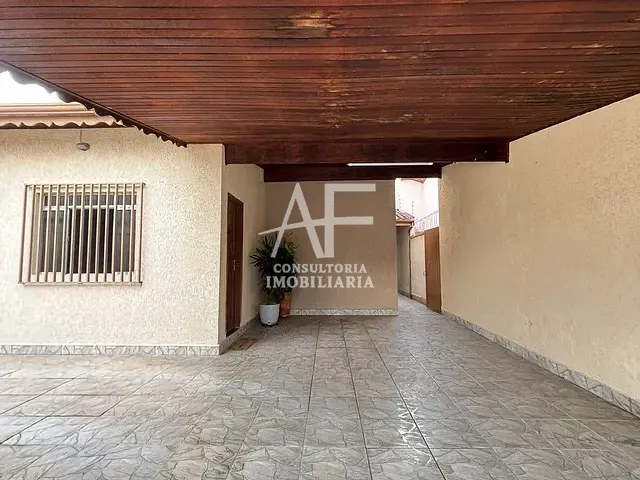 Casa com 326m² 3 quartos e 2 banheiros, à venda, no bairro Areão em Taubaté
