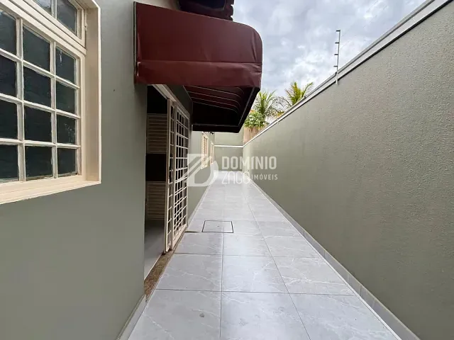 Casa com 312m² 3 quartos e 2 banheiros, para alugar, no bairro Olinda em Uberaba