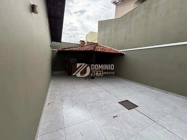 Casa com 312m² 3 quartos e 2 banheiros, para alugar, no bairro Olinda em Uberaba