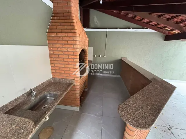 Casa com 312m² 3 quartos e 2 banheiros, para alugar, no bairro Olinda em Uberaba