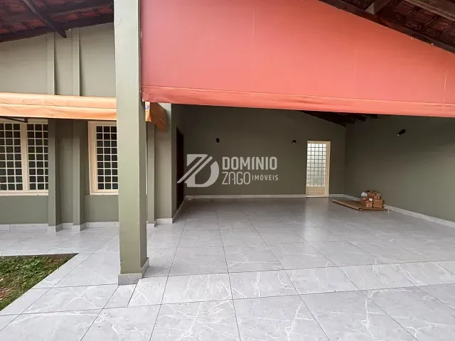 Casa com 312m² 3 quartos e 2 banheiros, para alugar, no bairro Olinda em Uberaba