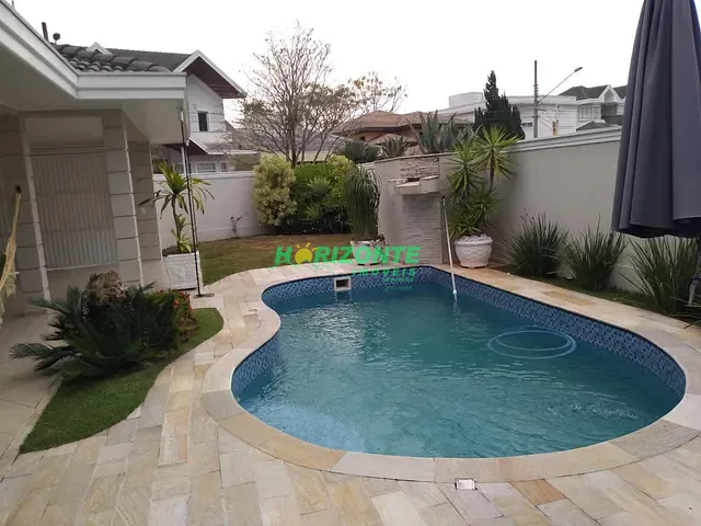 Casa com 405m² 4 quartos e 2 banheiros, à venda ou para alugar, no bairro Urbanova em São José dos Campos