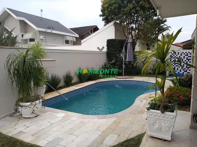 Casa com 405m² 4 quartos e 2 banheiros, à venda ou para alugar, no bairro Urbanova em São José dos Campos