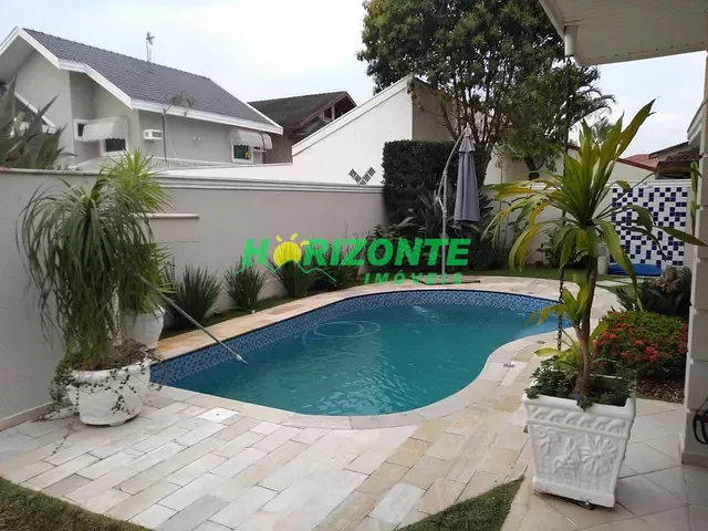 Casa com 405m² 4 quartos e 2 banheiros, à venda ou para alugar, no bairro Urbanova em São José dos Campos
