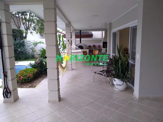 Casa com 405m² 4 quartos e 2 banheiros, à venda ou para alugar, no bairro Urbanova em São José dos Campos