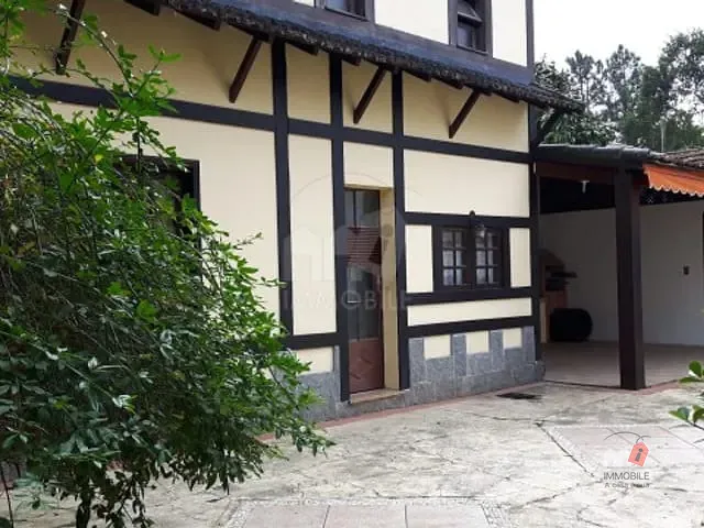Casa à venda, no bairro Valparaíso em Petrópolis